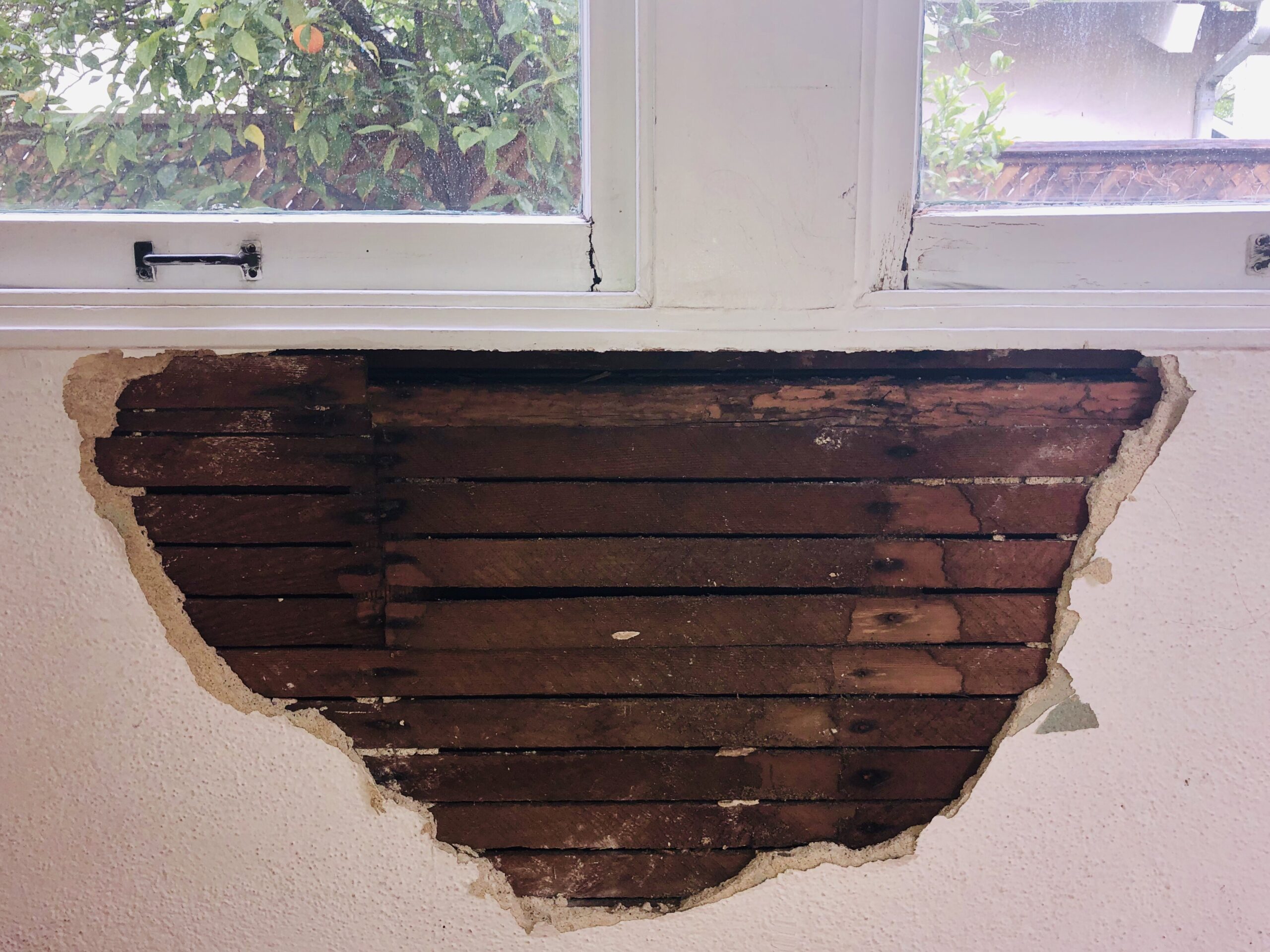 damage-to-house-2026-01-05-23-25-54-utc